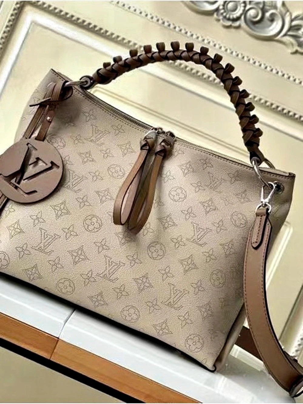 🥃LV perforated handbag Backpack satchel